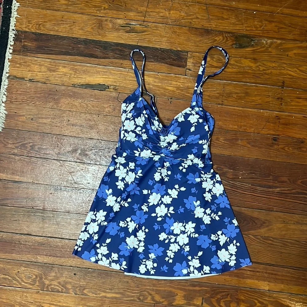 Summer Mae blue‎ and white flower swim top, size 20W